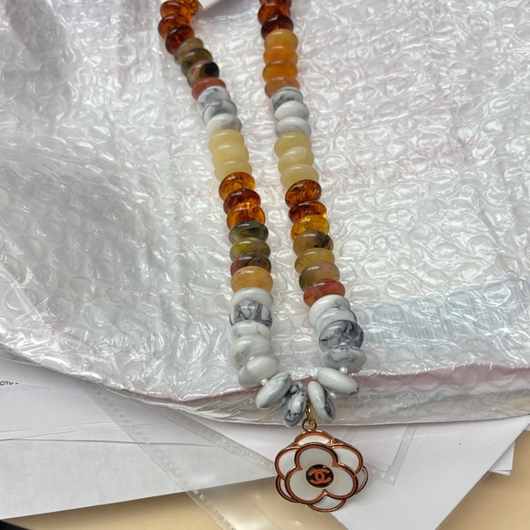 Elegant Multicolor Beaded Necklace with Floral Pendant - NWT - Picture 14 of 15